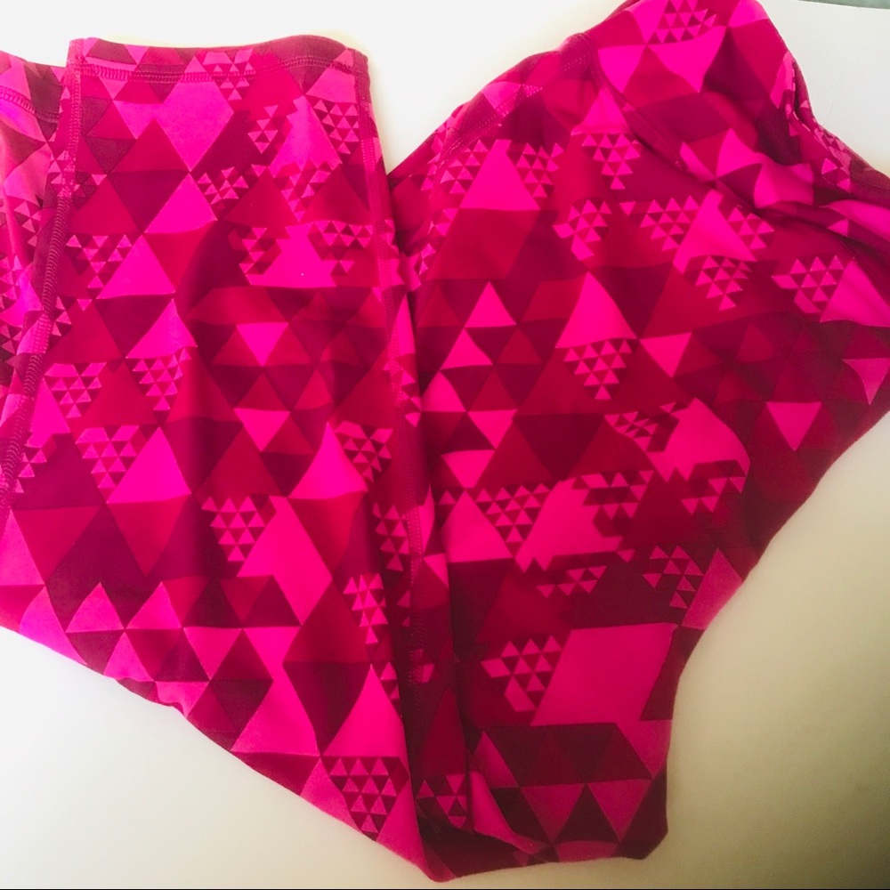 Old Navy triangle print exercise capris